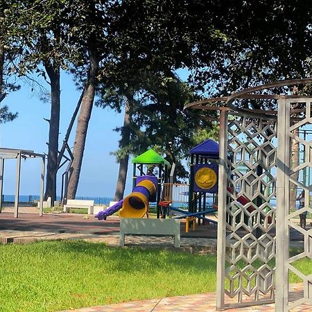 Guest House Kobuleti On Aghmashenebeli Exterior foto